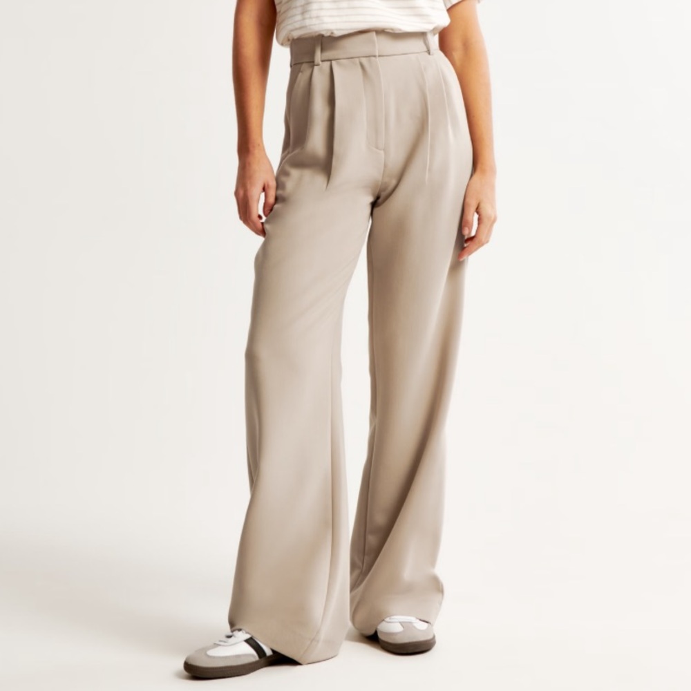 Tan A&F Sloane Tailored Pant 25 (26 Inseam) Best fit for petites